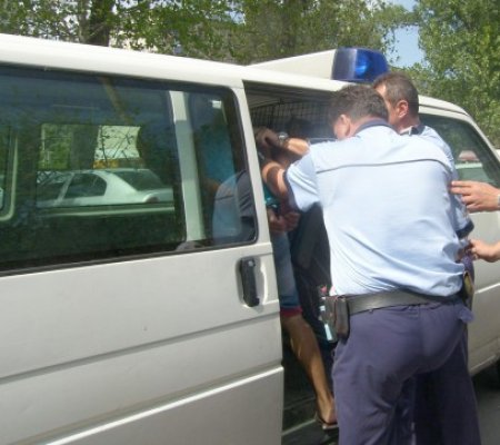 Un vârstnic a fost jefuit în plină zi, la piaţă, de un minor